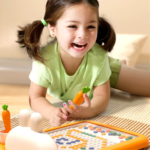 Kreativtafel mit Magnetpins – unendliche Formen und Lernen